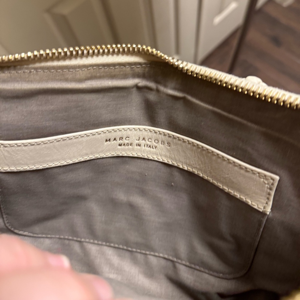 Marc Jacobs Cream Quilted Leather Shoulder Bag with Top Zip Gold Chain Hardware - Picture 14 of 14